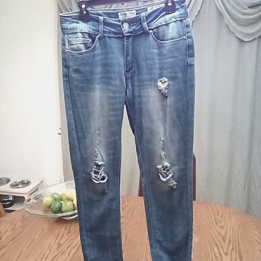 🍭Indigo rein distressed Ankle jean size 7